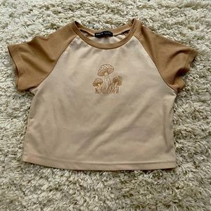 Woman’s brown crop top shirt